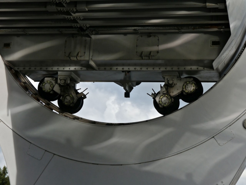 La rueda de Falkirk — una única rotación de la estructura, lo que plantea la totalidad de los buques La rueda de Falkirk — una única rotación de la estructura, lo que plantea la totalidad de los buques