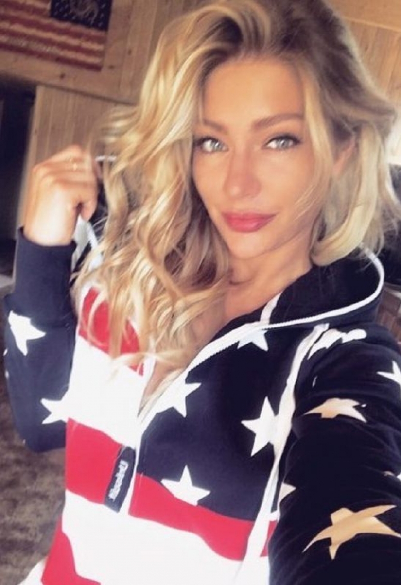 La sexy marina desnuda para una nueva sesión de fotos en apoyo de trump