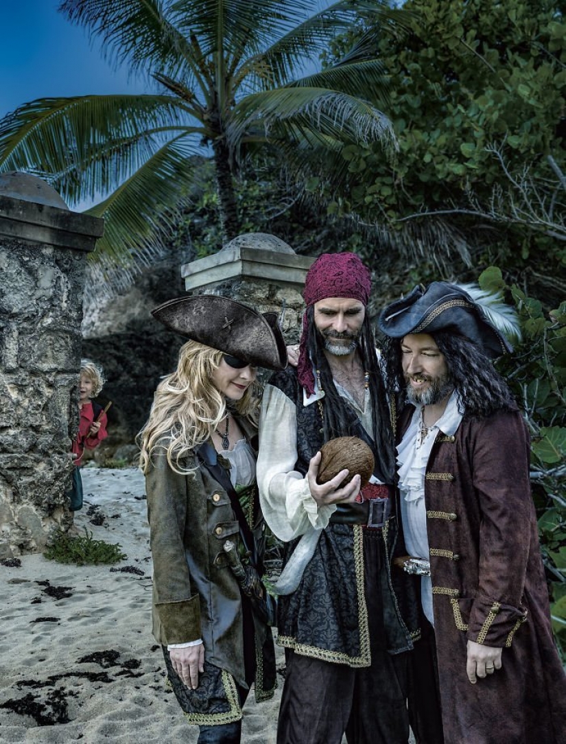 Las aventuras de bebé en el estilo de piratas del Caribe Las aventuras de bebé en el estilo de piratas del Caribe