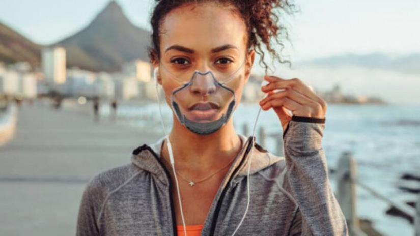 LEAF, the first innovative transparent mask that protects without hiding the face