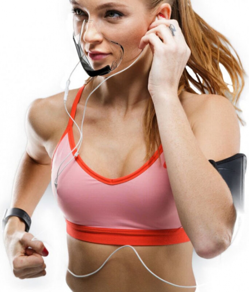 LEAF, the first innovative transparent mask that protects without hiding the face