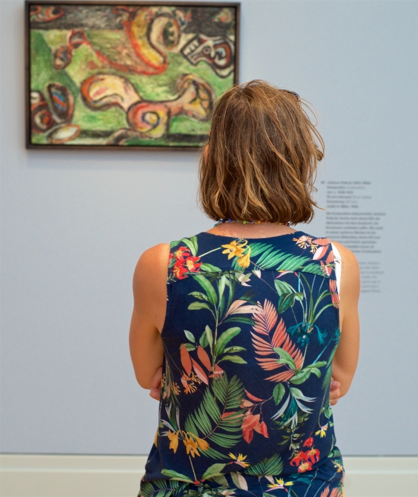 Life repeats art: Austrian photographs of Museum visitors, "matched" with pictures Life repeats art: Austrian photographs of Museum visitors, "matched" with pictures