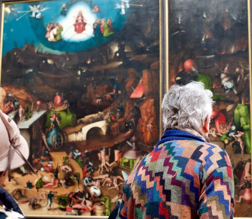 Life repeats art: Austrian photographs of Museum visitors, "matched" with pictures Life repeats art: Austrian photographs of Museum visitors, "matched" with pictures