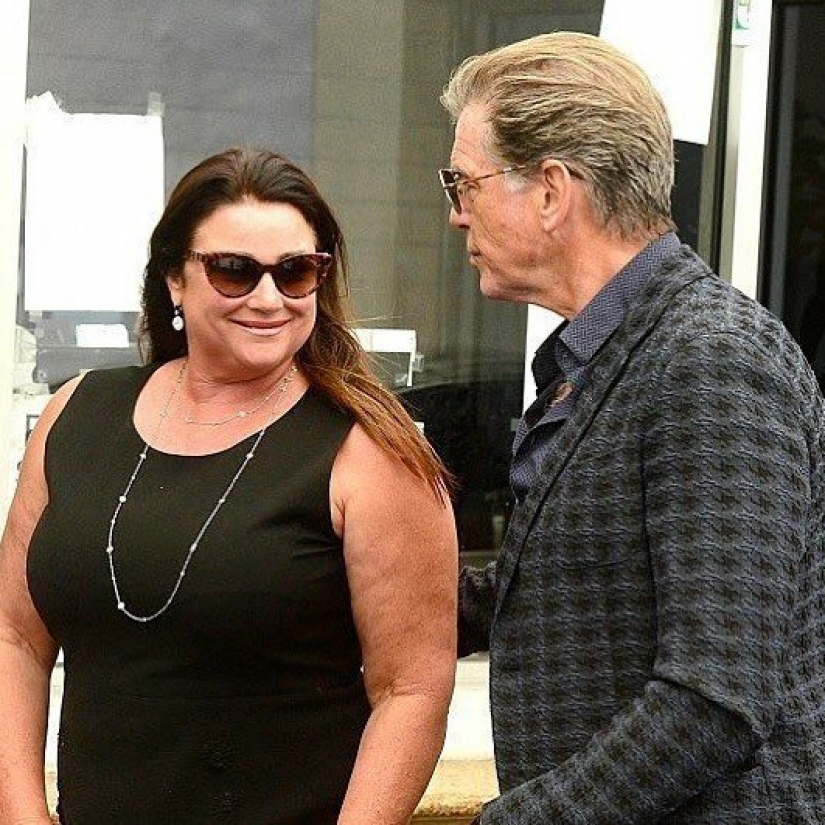 Looked like in his youth the wife of Pierce Brosnan