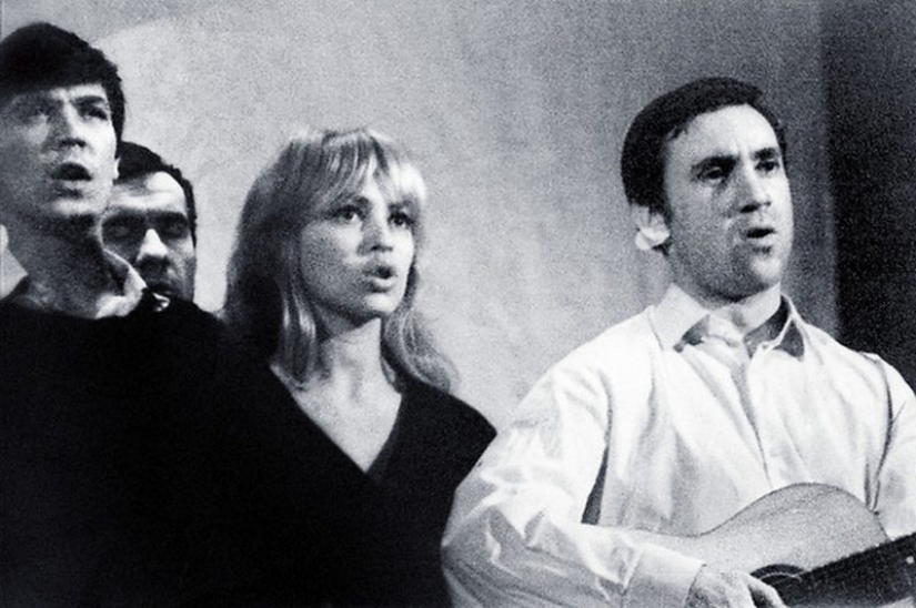 Looks like and doing what 21-year-old granddaughter of Vladimir Vysotsky