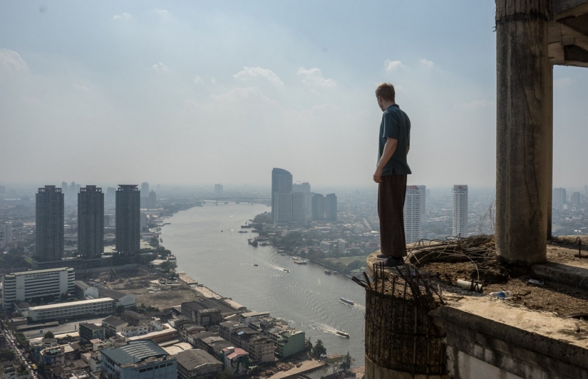 Looks like the biggest abandoned skyscraper in the world