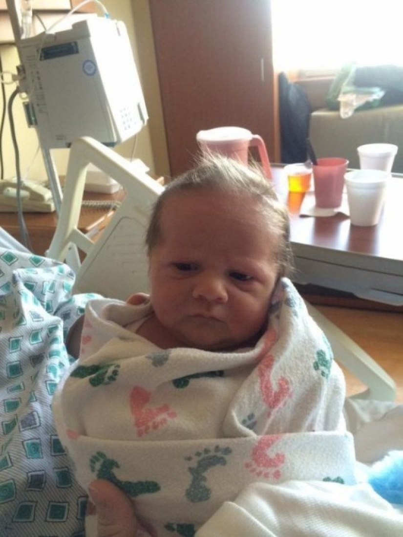 Los bebés se parecen a los hombres de edad