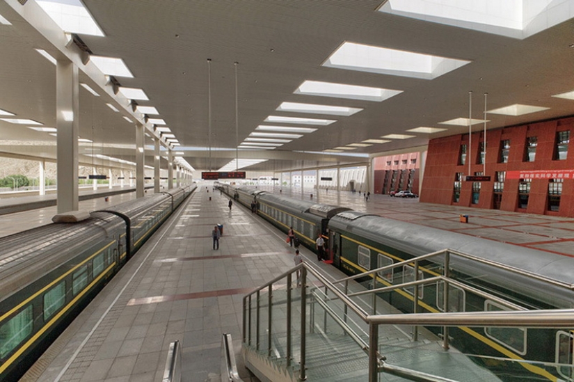 Los Chinos construyeron un ferrocarril para el Tíbet Los Chinos construyeron un ferrocarril para el Tíbet