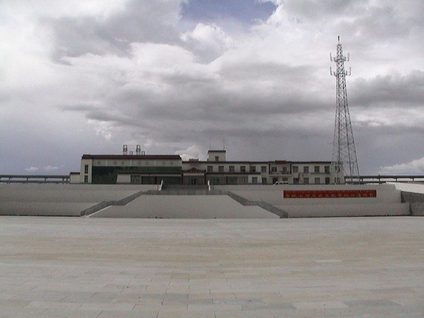 Los Chinos construyeron un ferrocarril para el Tíbet Los Chinos construyeron un ferrocarril para el Tíbet