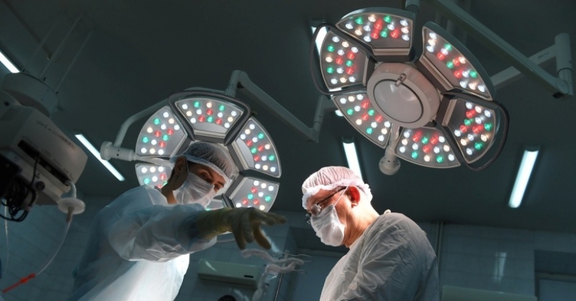 Los científicos se han restaurado los afectados los pulmones de una persona, la conexión a los cerdos