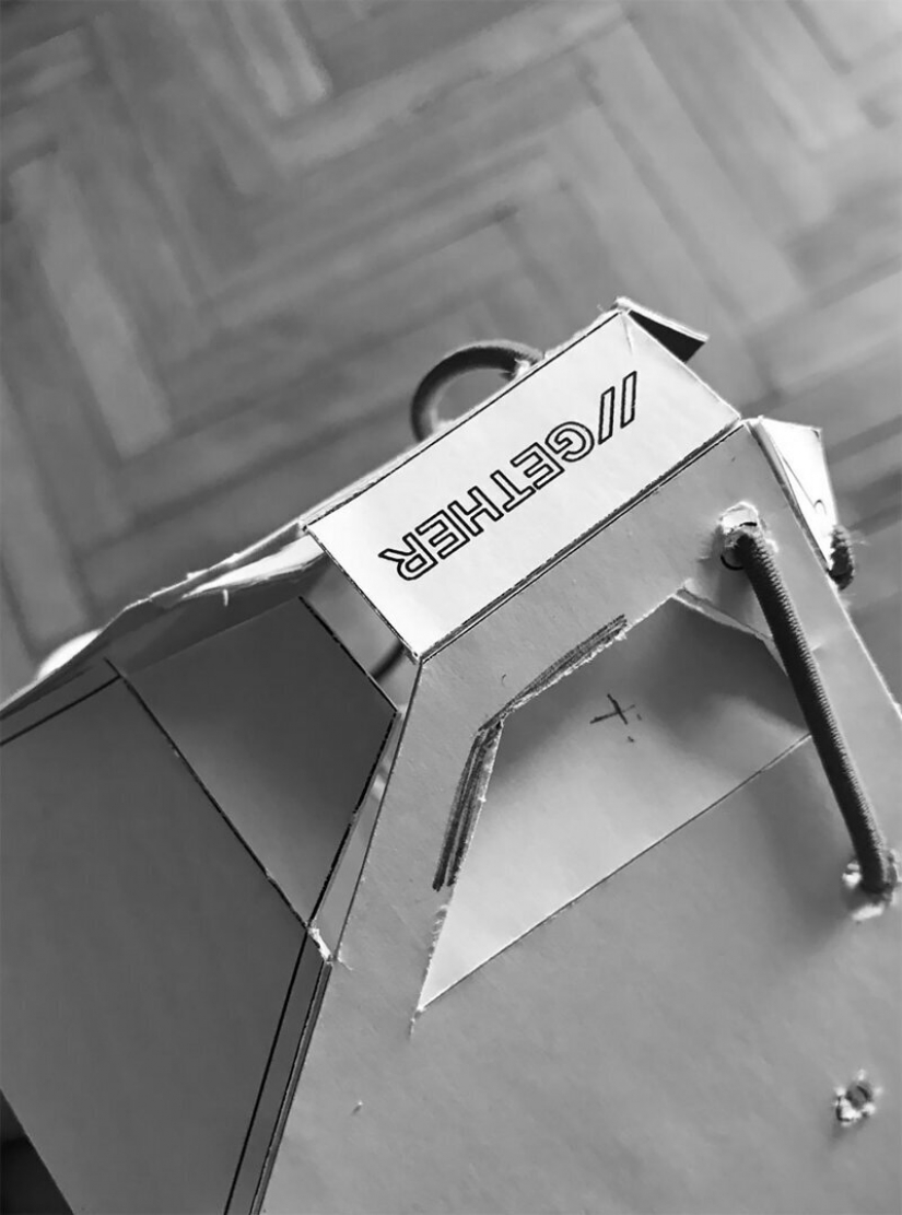 Los diseñadores rusos han creado un protector de cartón máscara con filtro reemplazable