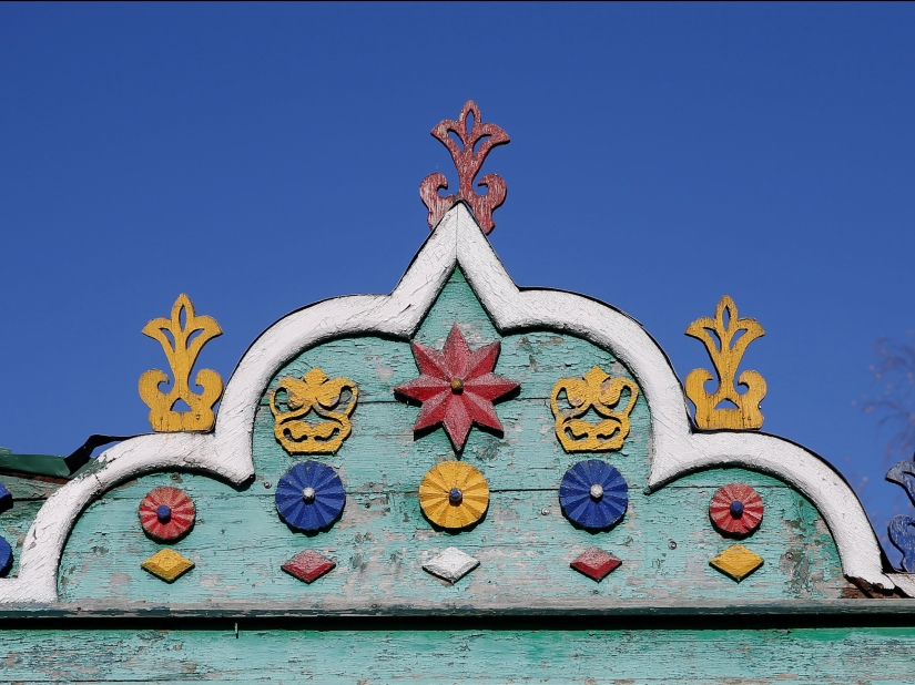 Los monumentos de la arquitectura rusa: la interrupción, platos de satélite y Ventanas de plástico