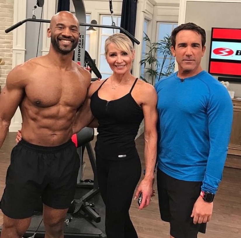 Los músculos de la abuela incluso celos de los hombres. Pero una vez que tenía miedo de ir al gimnasio Los músculos de la abuela incluso celos de los hombres. Pero una vez que tenía miedo de ir al gimnasio