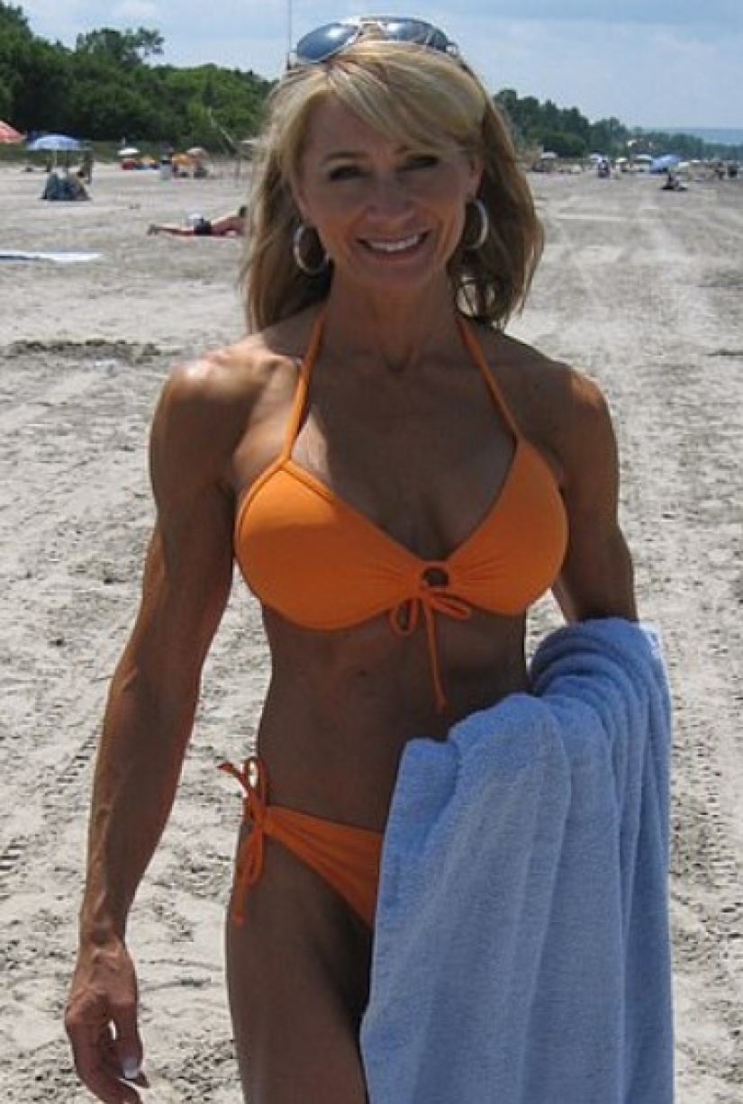 Los músculos de la abuela incluso celos de los hombres. Pero una vez que tenía miedo de ir al gimnasio Los músculos de la abuela incluso celos de los hombres. Pero una vez que tenía miedo de ir al gimnasio