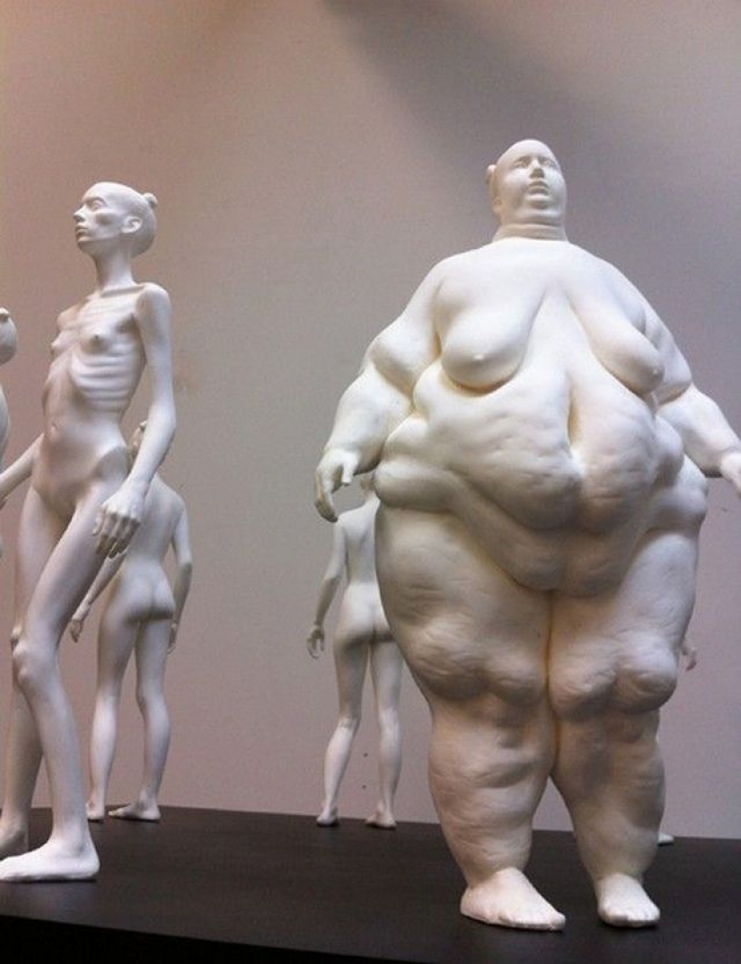 Los problemas de identidad: provocativa esculturas de mujeres desnudas