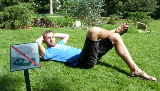 Mamá AMA penal: estos valientes chicos no se preocupan por cualquiera de las reglas y prohibiciones