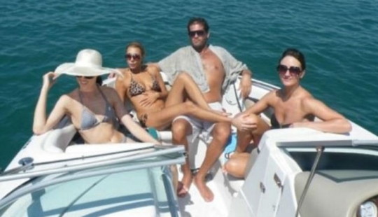 Matstsi Dumato es un ex millonario playboy, que dio su fortuna para ayudar a los demás