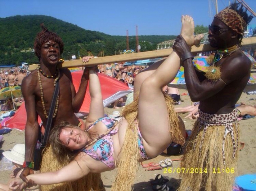 Me tumbo en la playa: terriblemente hermoso turistas, que se puede encontrar en cualquier playa Me tumbo en la playa: terriblemente hermoso turistas, que se puede encontrar en cualquier playa