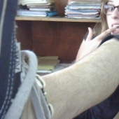 Miles de mujeres dejaron de afeitar sus piernas y entró en "el Club de peludas piernas de mujer"