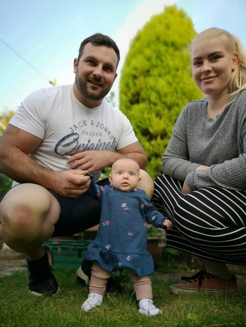 Miracle girl: babe from the UK got to his feet in 8 weeks
