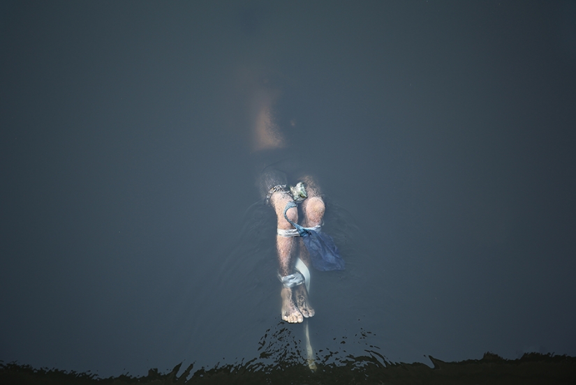 Miracles, the destruction of myths and the death of crops on the images of famous photographers