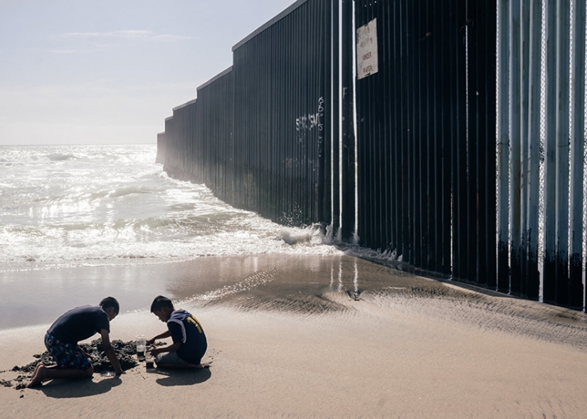 Miracles, the destruction of myths and the death of crops on the images of famous photographers