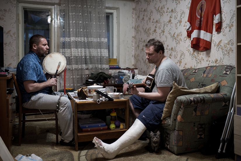 Miracles, the destruction of myths and the death of crops on the images of famous photographers