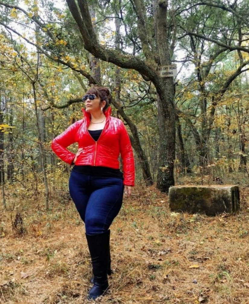 Model: plus size Heather, which led to the success of the hip