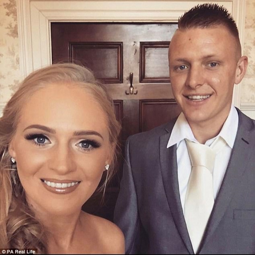 "Mom, it's Rapunzel!": the British metre scythe do not allow passage of the children on the street "Mom, it's Rapunzel!": the British metre scythe do not allow passage of the children on the street