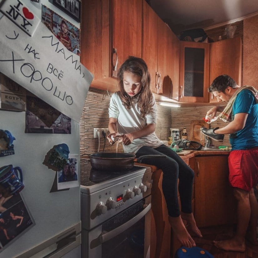"Mom, we are doing well": father and daughter made a report, from which the mother becomes ill "Mom, we are doing well": father and daughter made a report, from which the mother becomes ill