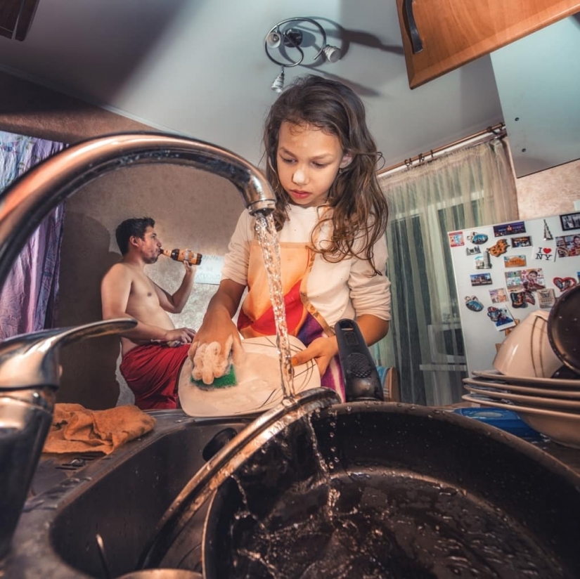"Mom, we are doing well": father and daughter made a report, from which the mother becomes ill "Mom, we are doing well": father and daughter made a report, from which the mother becomes ill