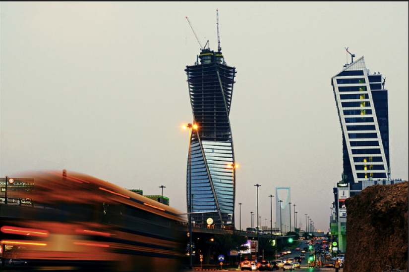 Moscow tower "Evolution" and 12 spiral skyscrapers of the world Moscow tower "Evolution" and 12 spiral skyscrapers of the world