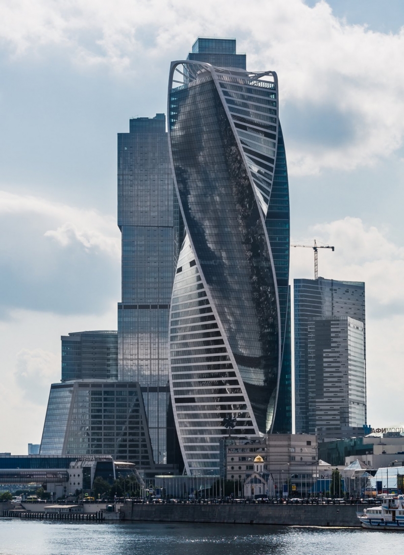 Moscow tower "Evolution" and 12 spiral skyscrapers of the world Moscow tower "Evolution" and 12 spiral skyscrapers of the world