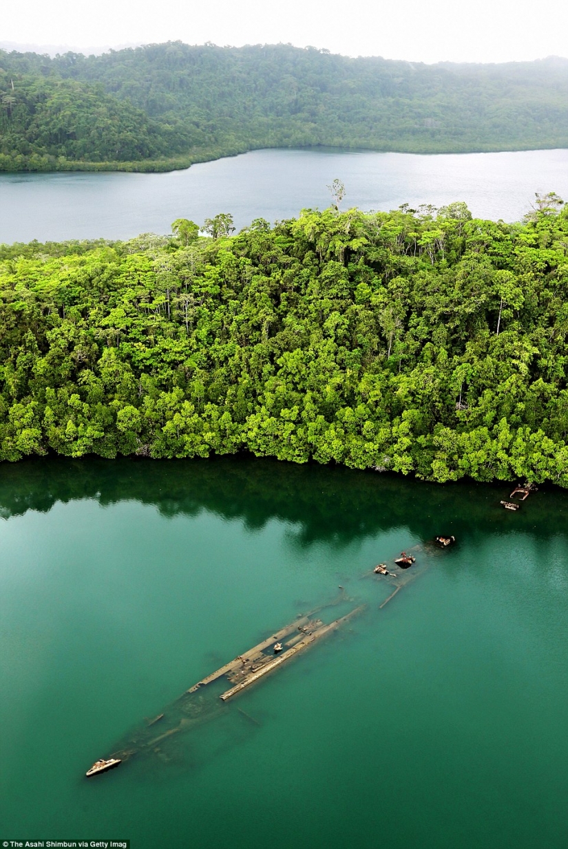 Máquinas de combate de la segunda guerra mundial, perdido en una remota isla en el océano Pacífico