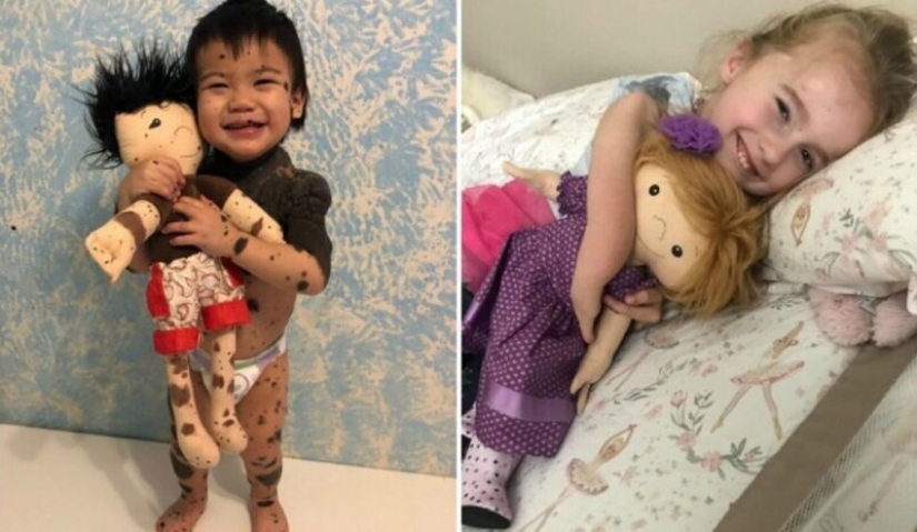 Mujer cose una muñeca especial para niños con discapacidades