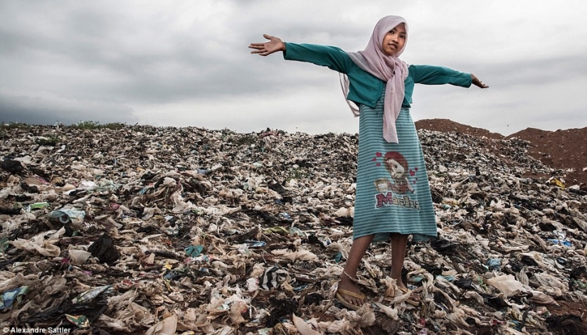 "Nasty world": as 3000 families with children live on a huge dump "Nasty world": as 3000 families with children live on a huge dump
