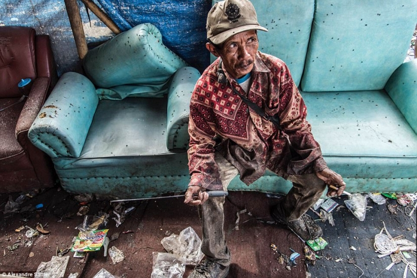 "Nasty world": as 3000 families with children live on a huge dump "Nasty world": as 3000 families with children live on a huge dump