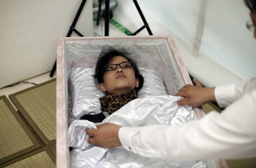 New fashion in Japan: funeral in life