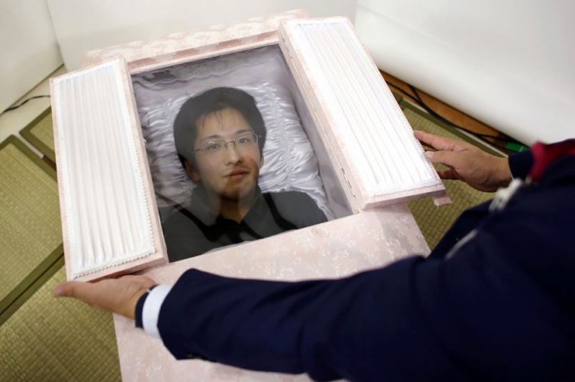 New fashion in Japan: funeral in life