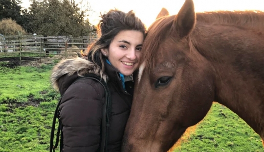 Niña de Rumania fue secuestrada y vendida en los Estados unidos, y encontró a sus padres en 25 años Niña de Rumania fue secuestrada y vendida en los Estados unidos, y encontró a sus padres en 25 años