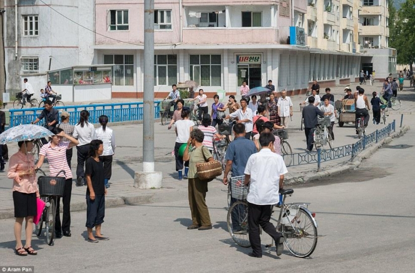 No de la depresión de Corea del Norte: jugando en la playa de las niñas, tiendas de moda y restaurantes
