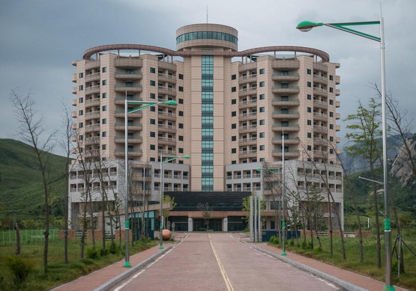 No de la depresión de Corea del Norte: jugando en la playa de las niñas, tiendas de moda y restaurantes