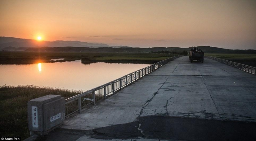 No de la depresión de Corea del Norte: jugando en la playa de las niñas, tiendas de moda y restaurantes