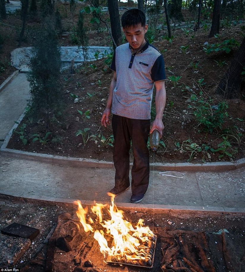 No de la depresión de Corea del Norte: jugando en la playa de las niñas, tiendas de moda y restaurantes