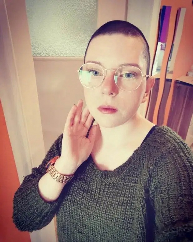 No hair, no problem: why do women shave their head during the quarantine