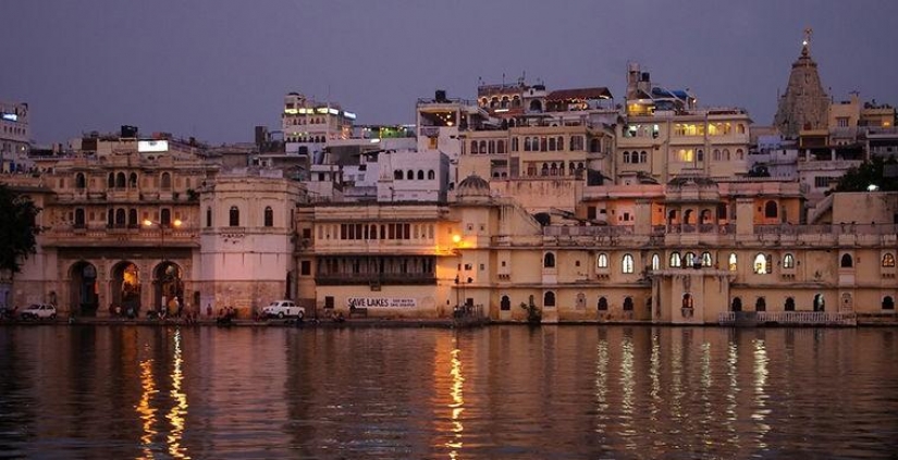 Not only Venice: the 5 most beautiful cities on the water