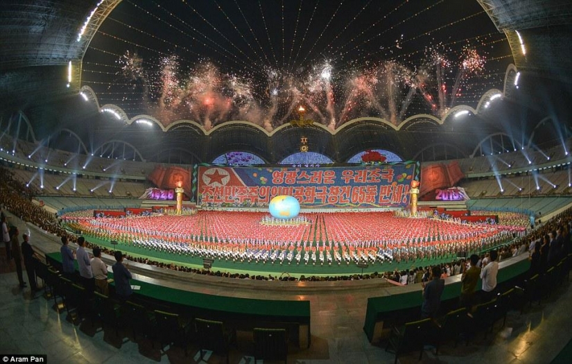 Not the depressed North Korea: playing on the beach girls, trendy shops and restaurants