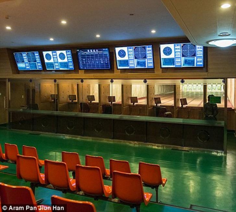 Not the depressed North Korea: playing on the beach girls, trendy shops and restaurants