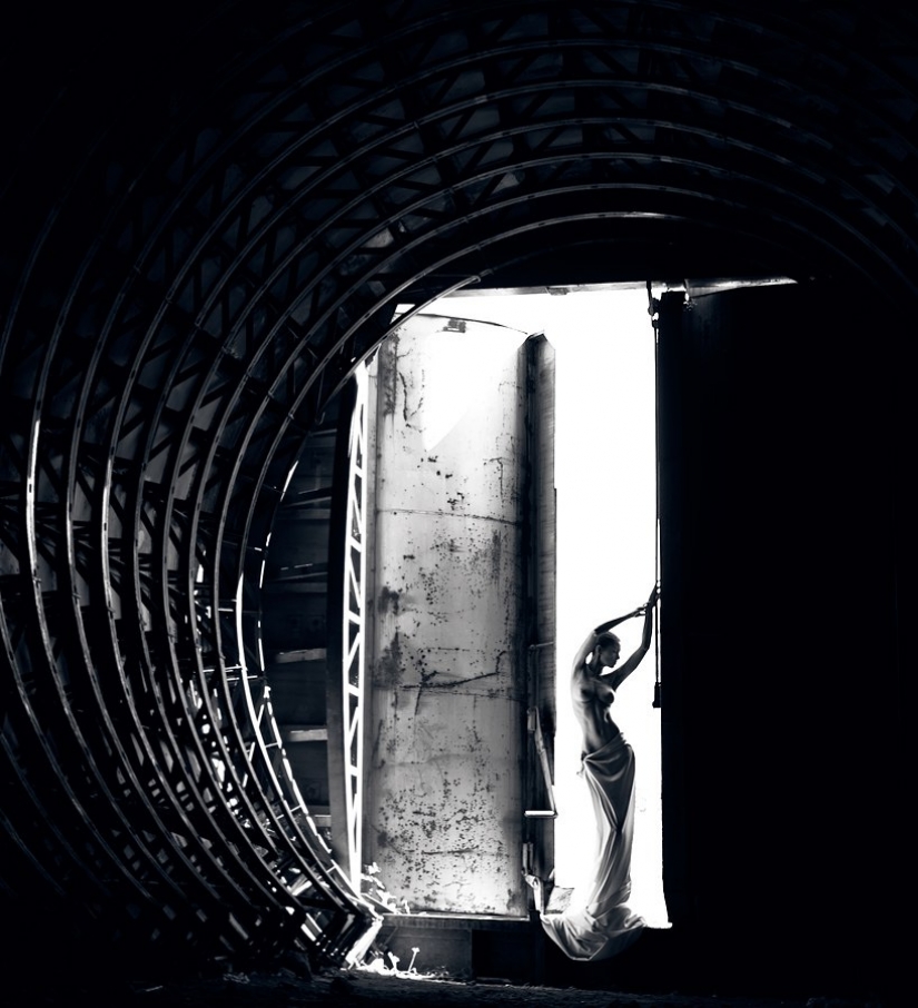 Nudes for everyone: the splendor of a female body without a hint of vulgarity Nudes for everyone: the splendor of a female body without a hint of vulgarity