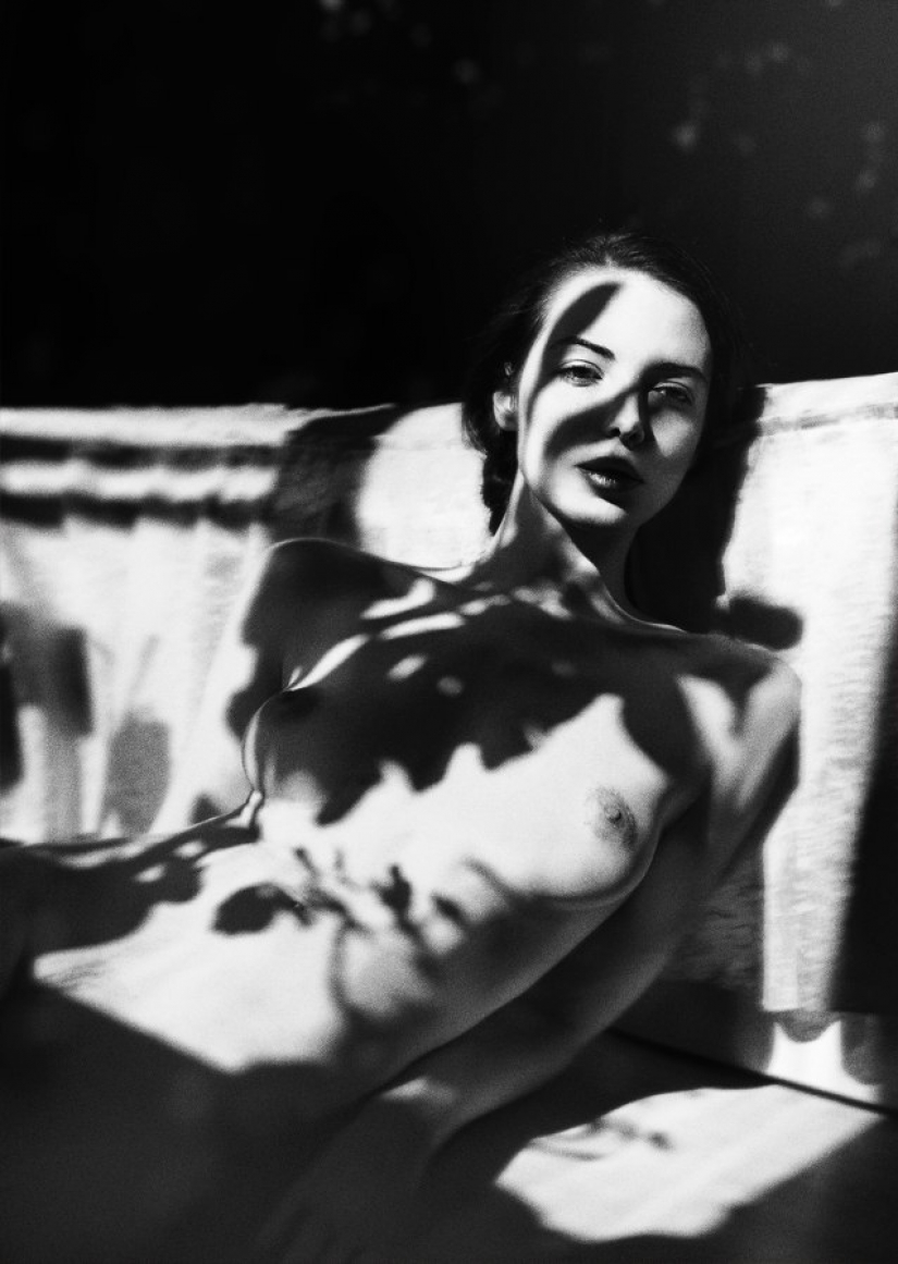 Nudes for everyone: the splendor of a female body without a hint of vulgarity Nudes for everyone: the splendor of a female body without a hint of vulgarity